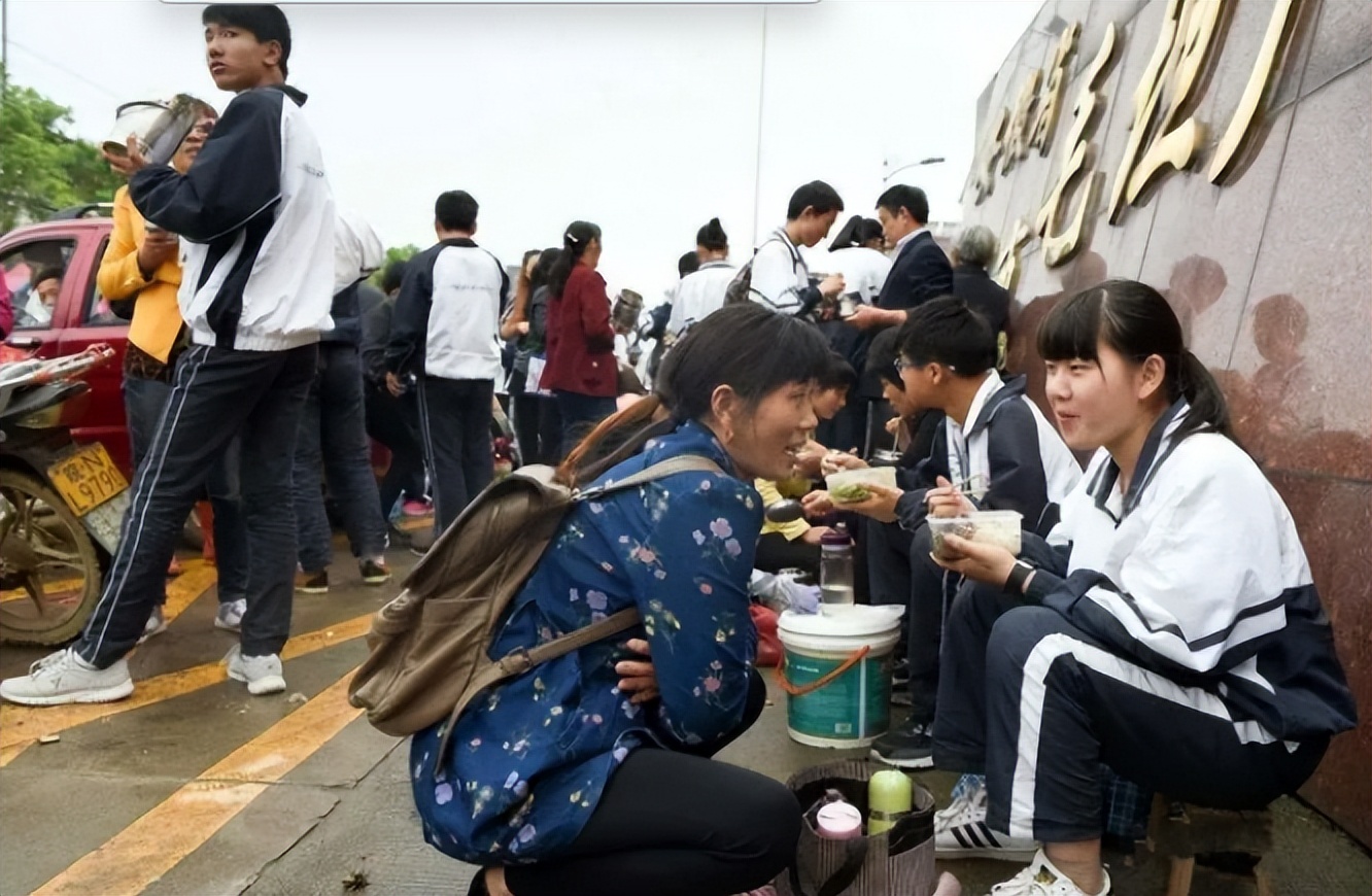高三复读学校学费多少,复读一年费用多少钱