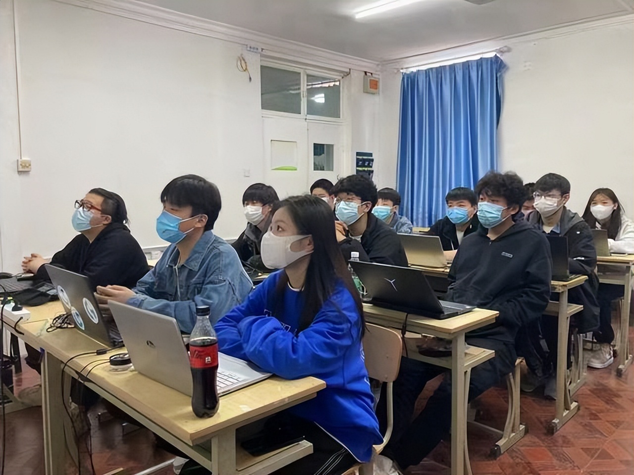 计算机培训学校学费,多少钱一年