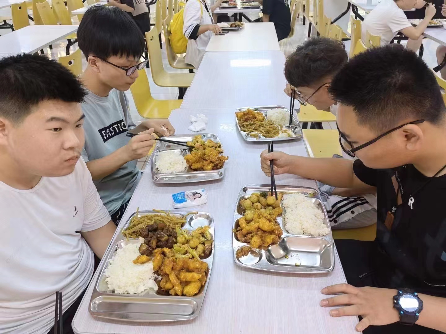 计算机培训学校学费,多少钱一年