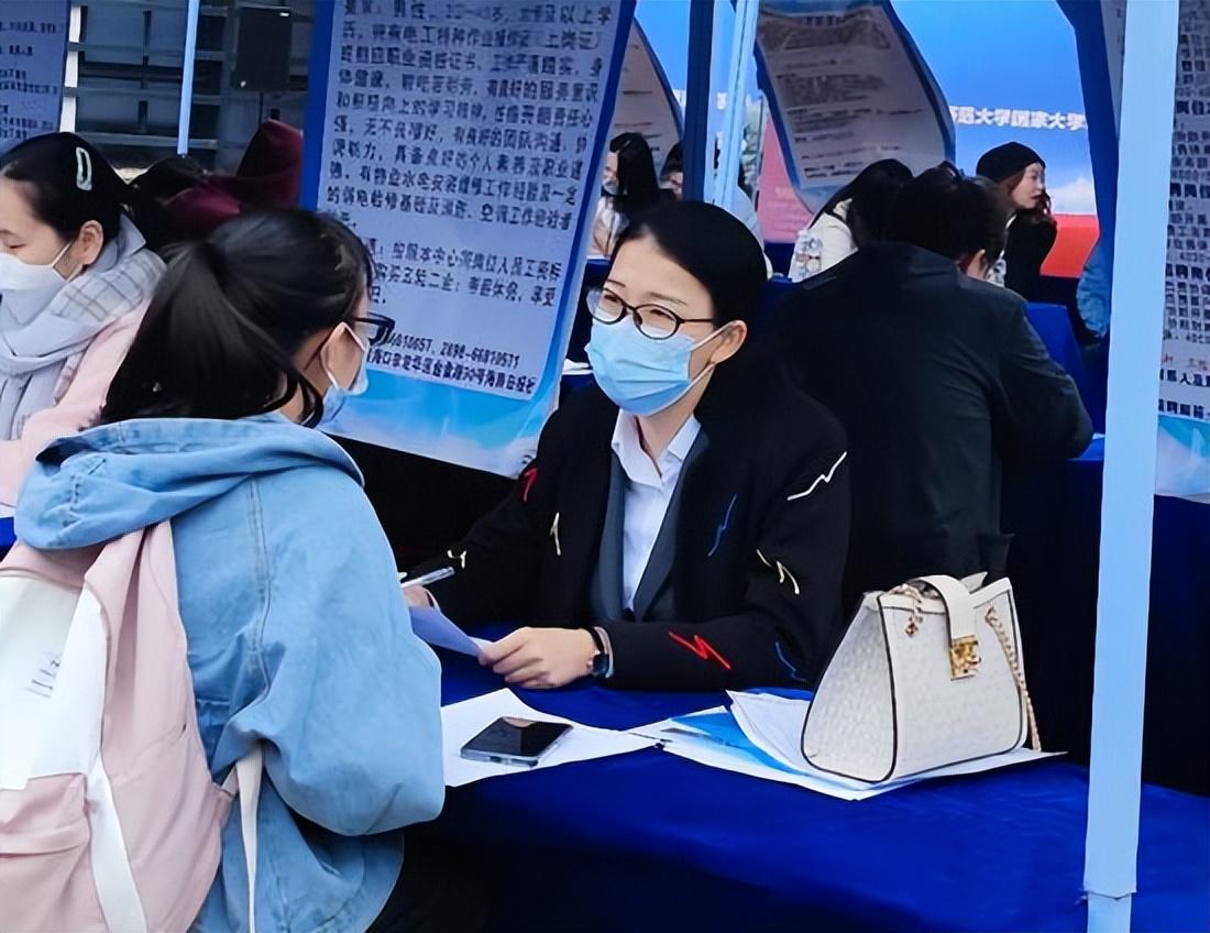 本科生都月入过万吗,本科毕业生平均月薪是多少