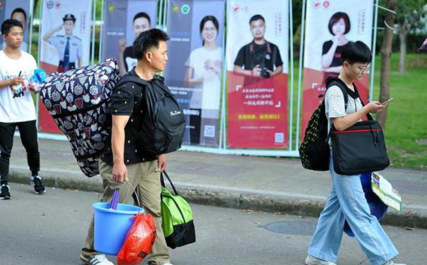高考成绩不理想,报考民办本科还是公办专科好